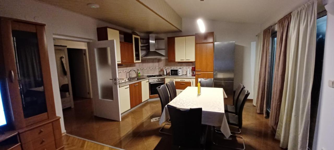 Apartment Nevena Omiš Eksteriør bilde