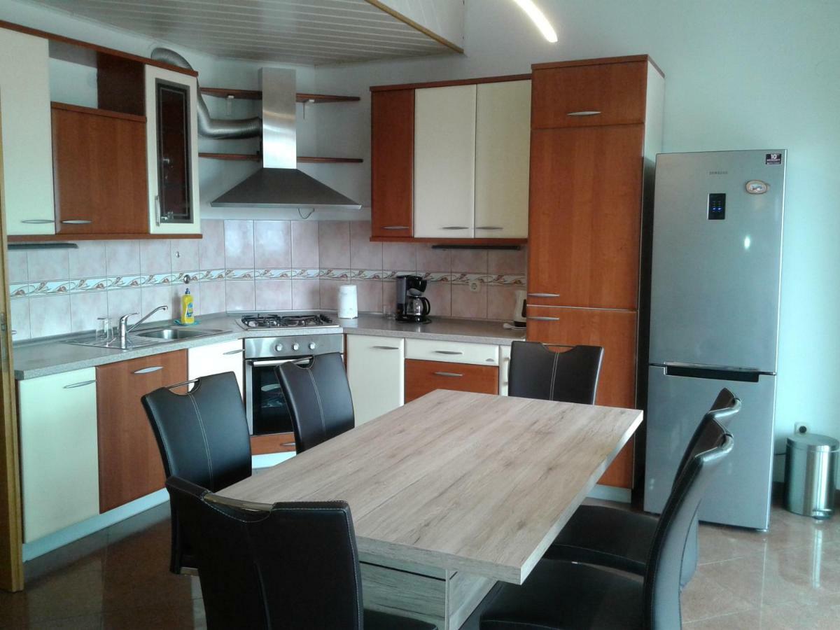Apartment Nevena Omiš Eksteriør bilde